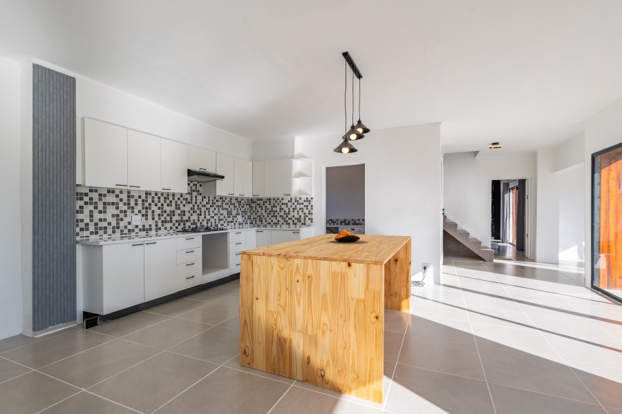 To Let 6 Bedroom Property for Rent in Harkerville A H Western Cape